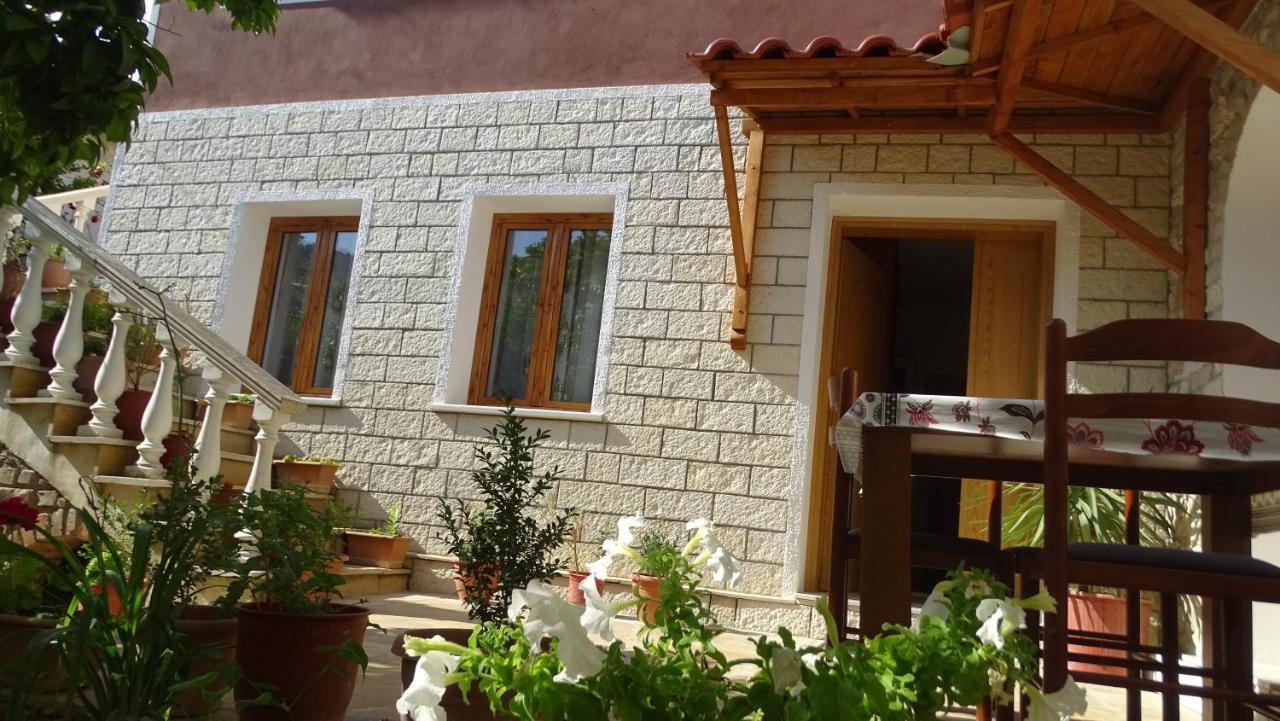 Guesthouse Hlias Gloria Berat Exterior foto