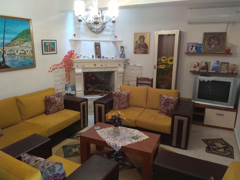 Guesthouse Hlias Gloria Berat Exterior foto